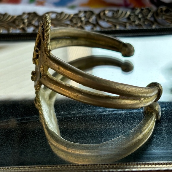 African Brass Cuff Bracelet Tribal Face Design – Handcrafted Statement Jewelry - Picture 4 of 11